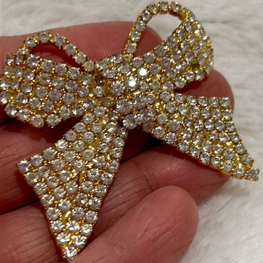 Vintage Gold Rhinestone Ribbon Brooch- Loaded Glitz (Vibrant in person) - New